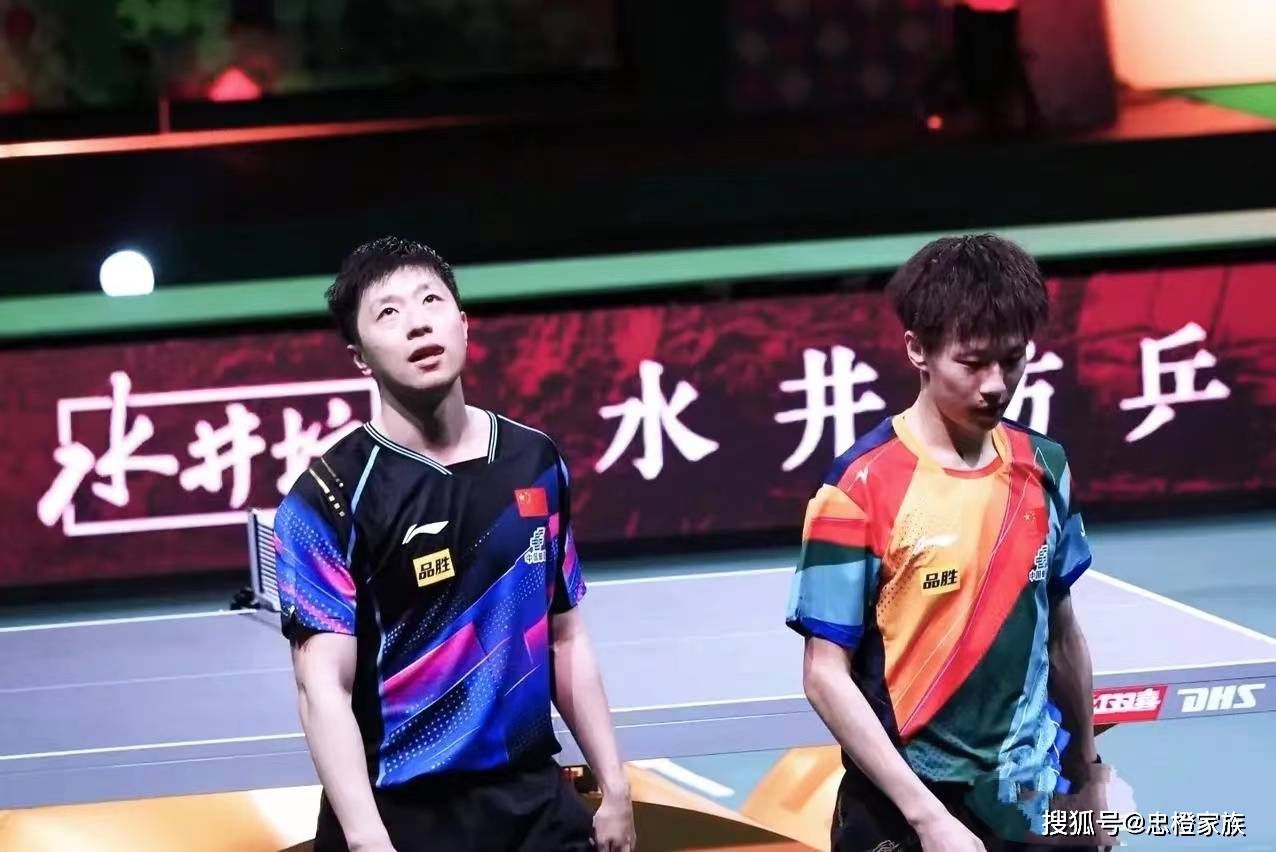 同样，23岁的鼓手帕里斯很喜欢他那张获得巨大成功的唱片《魔鬼让我这么做的》，梦魇般的影像显示出一个快乐的戴着高帽的山姆大叔突然变成了衣衫褴楼的嗜血撒旦。